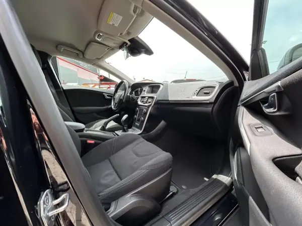 Volvo V40 Cross Country 2014 - 11750 EUR, 189500 km - AUTO.MOTO.pt - 189500km - foto 20 de 20