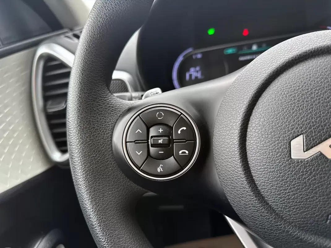 Kia e-Soul 2021 - 15900 EUR, 69728 km - AUTO.MOTO.pt - 69728km - foto 25 de 30
