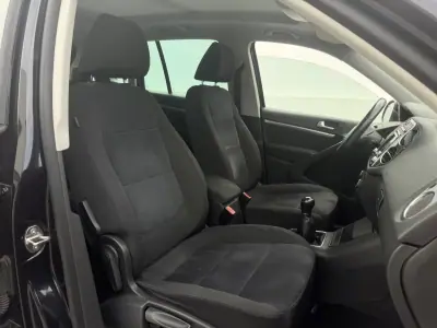 Volkswagen Tiguan 2011 - 13800 EUR, 147290 km - AUTO.MOTO.pt - 147290km - foto 10 de 26