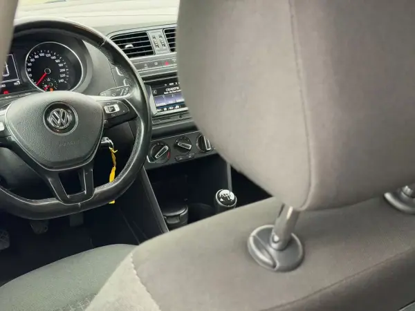 Volkswagen Polo 2017 - 10900 EUR, 152200 km - AUTO.MOTO.pt - 152200km - foto 18 de 28