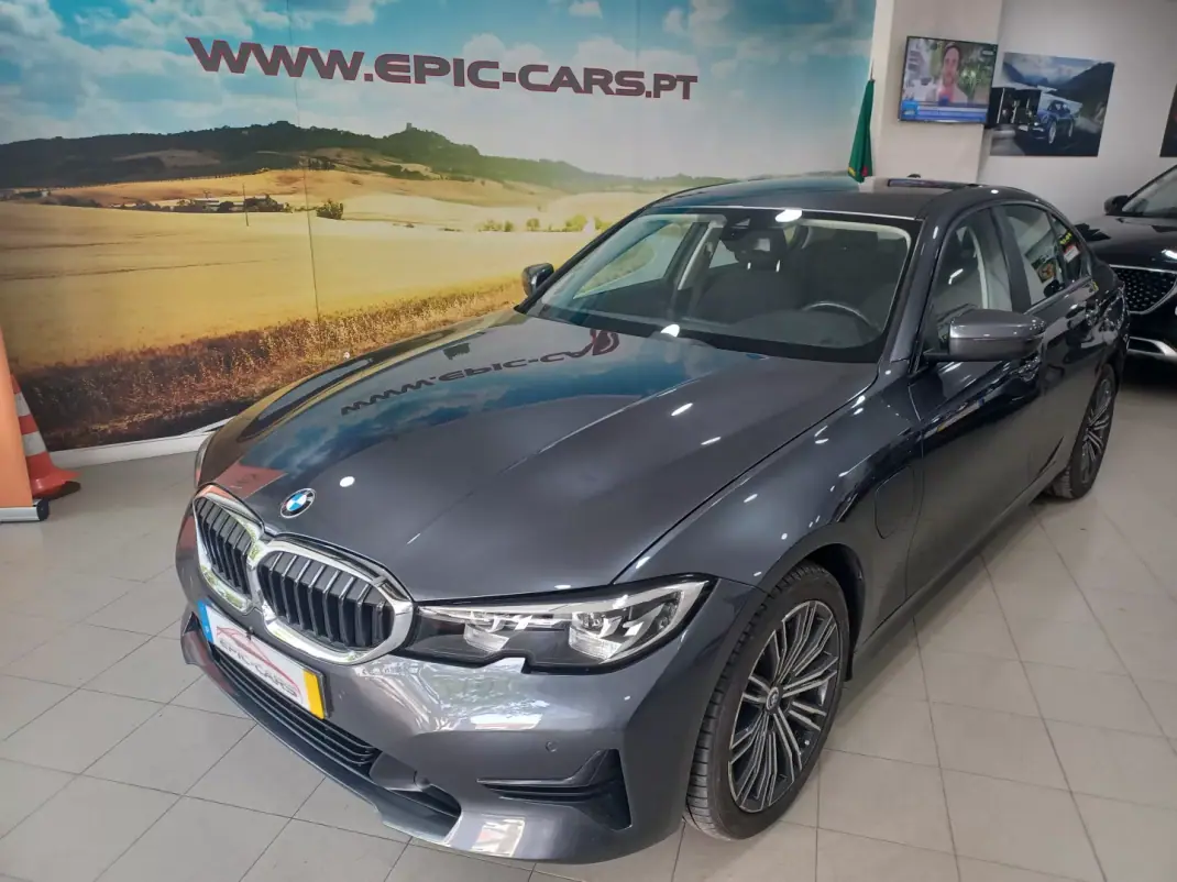 BMW 330 2021 - 27890 EUR, 51862 km - AUTO.MOTO.pt - 51862km - foto 4 de 37