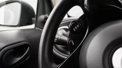 Smart Fortwo Cabrio 2017 - 11200 EUR, 73000 km - AUTO.MOTO.pt - 73000km - foto 19 de 23