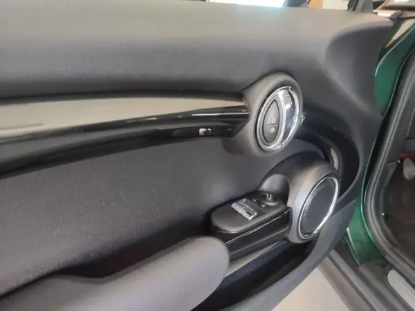 MINI Cooper 2014 - 14900 EUR, 146000 km - AUTO.MOTO.pt - 146000km - foto 12 de 23