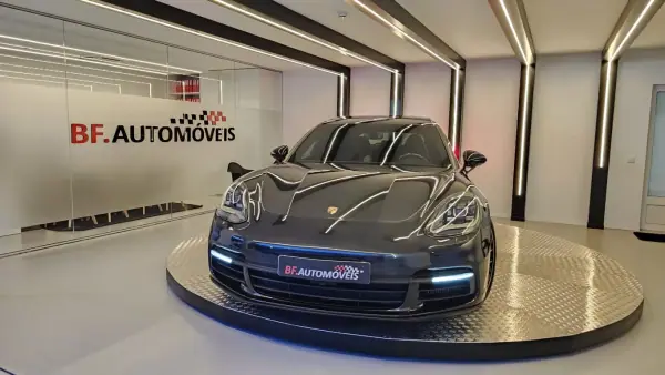 Porsche Panamera Sport Turismo 2018 - 71900 EUR, 135500 km - AUTO.MOTO.pt - 135500km - foto 13 de 49