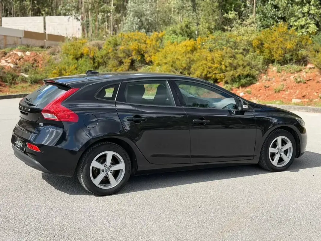 Volvo V40 2014 - 10500 EUR, 169600 km - AUTO.MOTO.pt - 169600km - foto 27 de 32