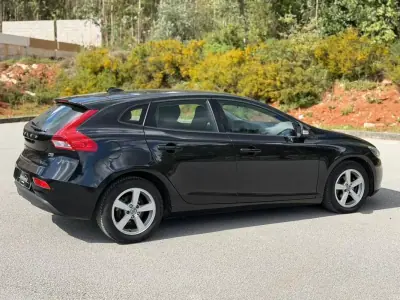 Volvo V40 2014 - 10500 EUR, 169600 km - AUTO.MOTO.pt - 169600km - foto 27 de 32