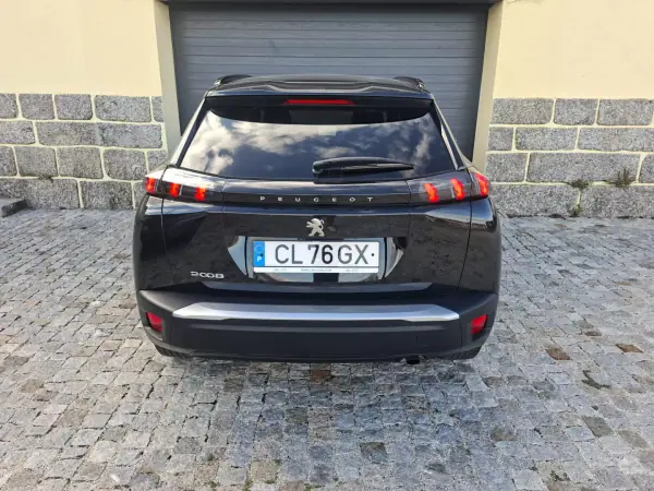 Peugeot 2008 2023 - 17490 EUR, 52424 km - 52424km - foto 5 de 19