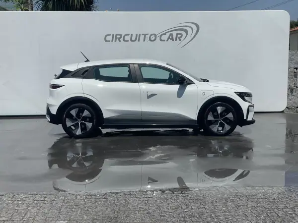 Renault Mégane E-Tech 2022 - 23900 EUR, 75483 km - AUTO.MOTO.pt - 75483km - foto 9 de 30