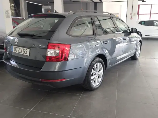 Skoda Octavia Break 2020 - 14990 EUR, 174000 km - AUTO.MOTO.pt - 174000km - foto 4 de 7