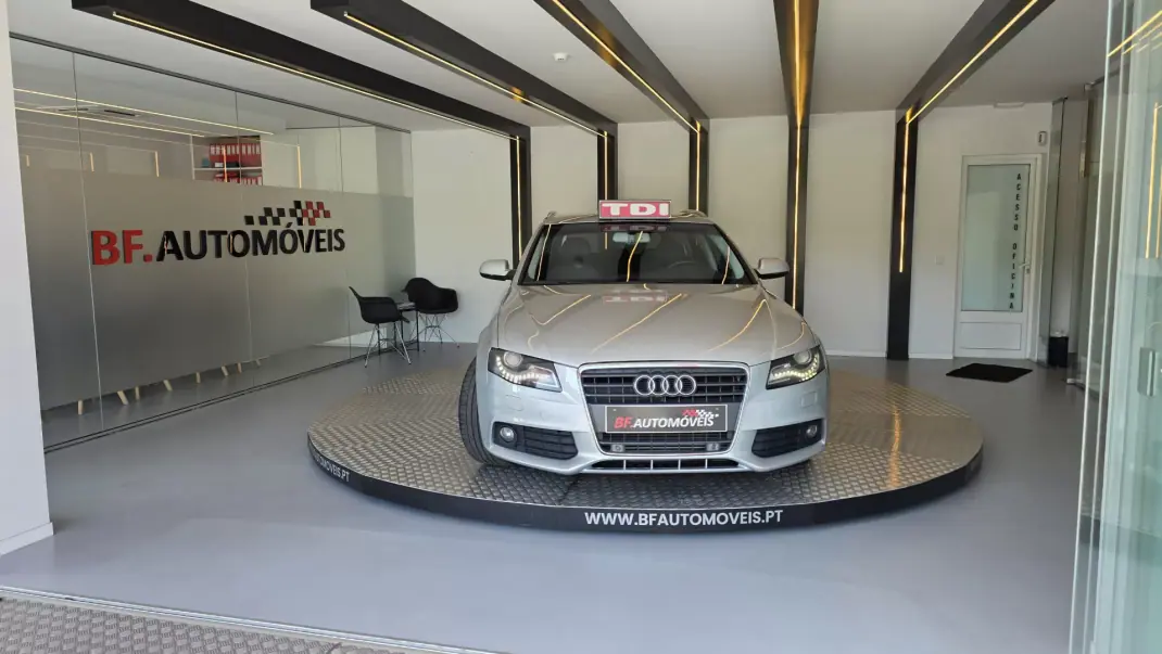 Audi A4 Avant 2010 - 9500 EUR, 253856 km - AUTO.MOTO.pt - 253856km - foto 10 de 52