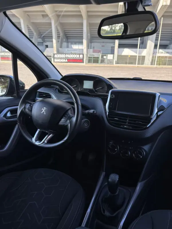 Peugeot 2008 2015 - 11490 EUR, 96500 km - AUTO.MOTO.pt - 96500km - foto 14 de 17