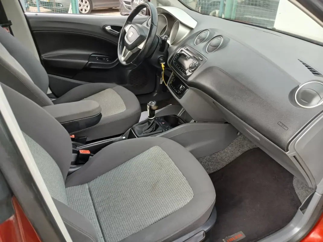 SEAT Ibiza 2009 - 5950 EUR, 160333 km - AUTO.MOTO.pt - 160333km - foto 20 de 25