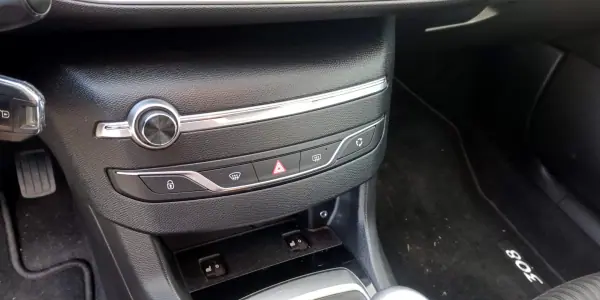 Peugeot 308 SW 2017 - 10900 EUR, 119000 km - AUTO.MOTO.pt - 119000km - foto 16 de 17