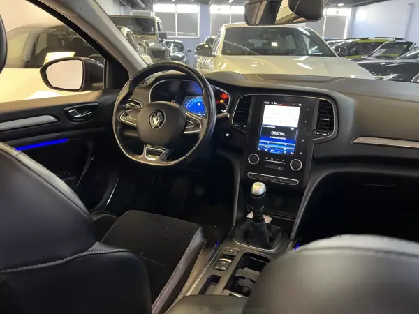 Renault Mégane 2016 - 11990 EUR, 140000 km - AUTO.MOTO.pt - 140000km - foto 7 de 41