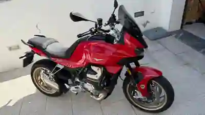 Moto Guzzi V100 Mandello 2022 - 10000 EUR, 7500 km - foto 3 de 6
