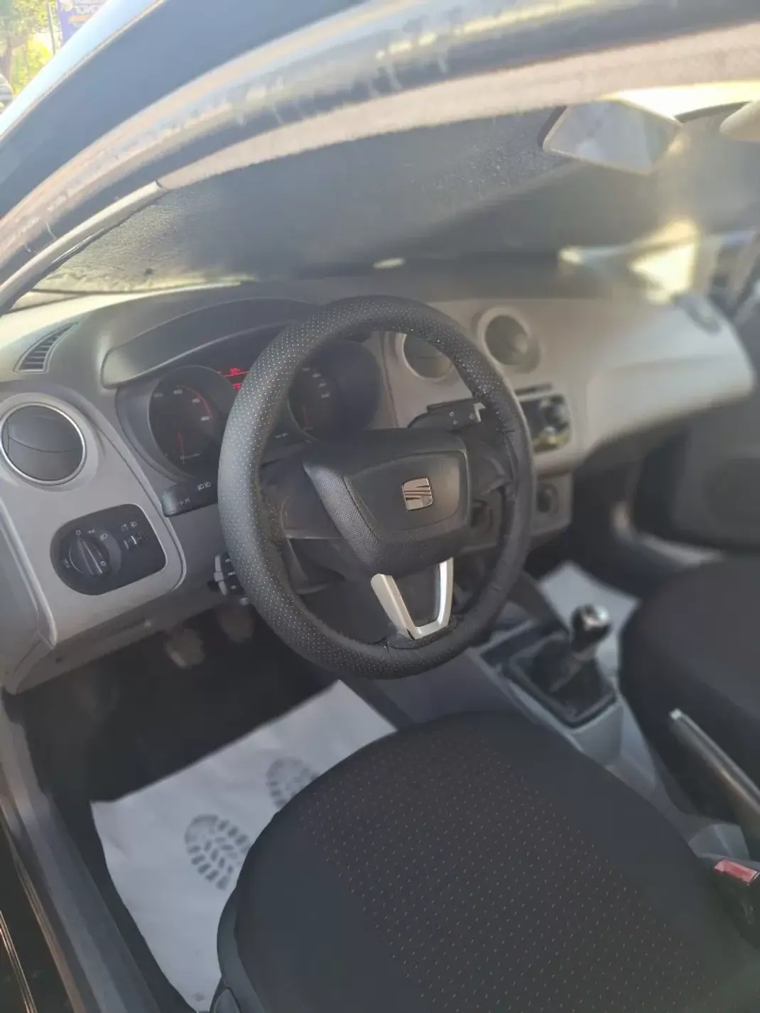 SEAT Ibiza 2008 - 6900 EUR, 500000 km - AUTO.MOTO.pt - 500000km - foto 7 de 12