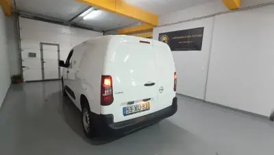 Opel 2019 - 9999 EUR, 245000 km - AUTO.MOTO.pt - 245000km - foto 4 de 7