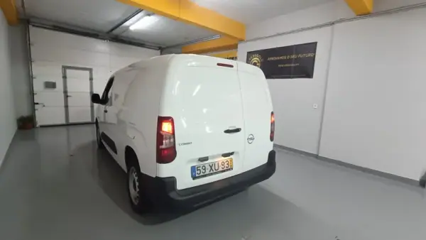Opel 2019 - 9999 EUR, 245000 km - AUTO.MOTO.pt - 245000km - foto 4 de 7