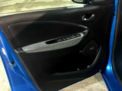Renault Zoe 2020 - 13900 EUR, 105098 km - AUTO.MOTO.pt - 105098km - foto 9 de 28