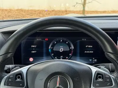 Mercedes-Benz E 220 2017 - 39950 EUR, 43877 km - AUTO.MOTO.pt - 43877km - foto 28 de 41