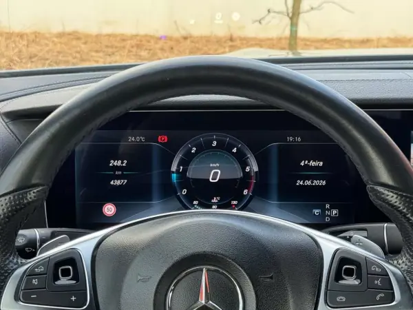 Mercedes-Benz E 220 2017 - 39950 EUR, 43877 km - AUTO.MOTO.pt - 43877km - foto 28 de 41