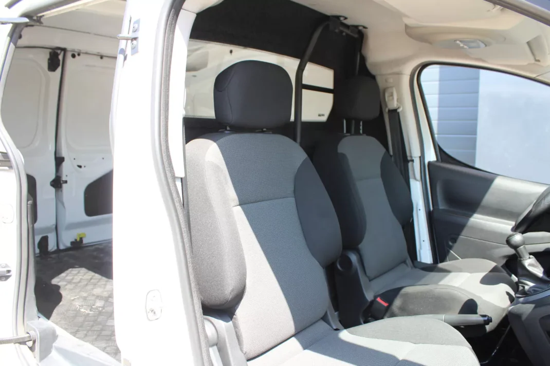 Peugeot Partner 1.6 Blue-HDi Confort L1 2018 - 10000 EUR, 235830 km - AUTO.MOTO.pt - 235830km - foto 13 de 17