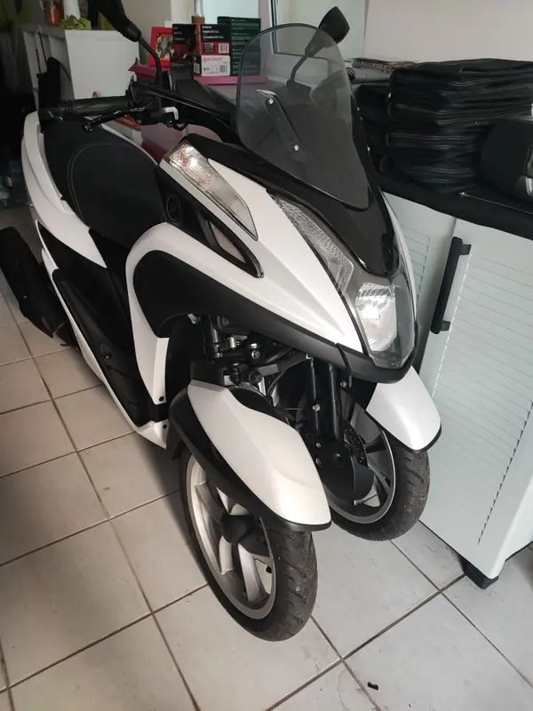 Yamaha Tricity 2015 Gasolina — 15 000 km · Leiria Yamaha Tricity 2015