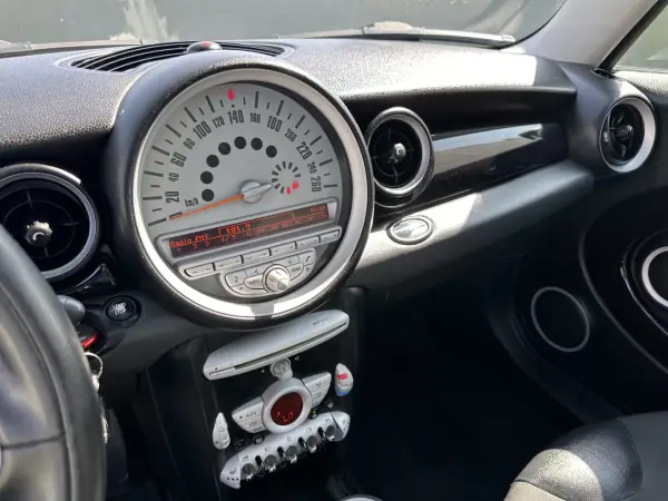 MINI Clubman 2009 - 6900 EUR, 290000 km - AUTO.MOTO.pt - 290000km - foto 50 de 64