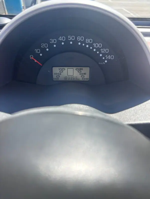 Smart ForTwo Coupé 2004 - 3000 EUR, 185500 km - AUTO.MOTO.pt - 185500km - foto 9 de 10