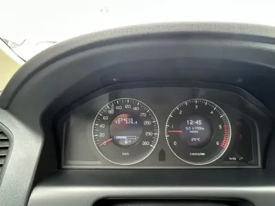Volvo XC 60 2009 - 11750 EUR, 234215 km - AUTO.MOTO.pt - 234215km - foto 12 de 20