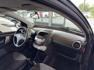 Peugeot 107 2013 - 6950 EUR, 152714 km - AUTO.MOTO.pt - 152714km - foto 20 de 21