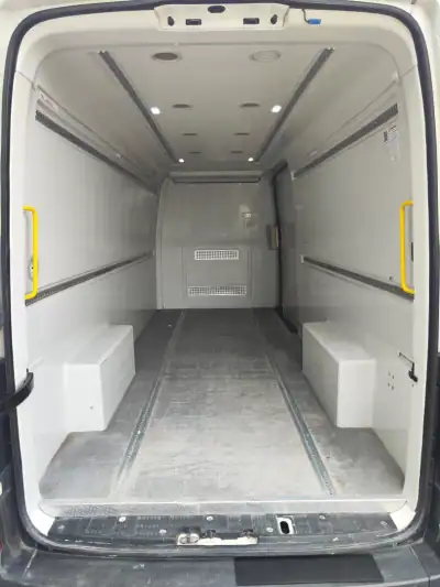 VW Crafter 2.0 TDi L4H3 2019 - 17980 EUR, 250000 km - AUTO.MOTO.pt - 250000km - foto 11 de 32