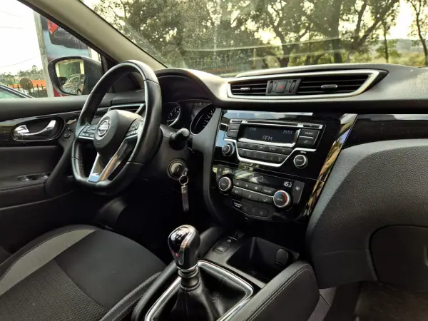 Nissan Qashqai 2017 - 18000 EUR, 112000 km - AUTO.MOTO.pt - 112000km - foto 20 de 20