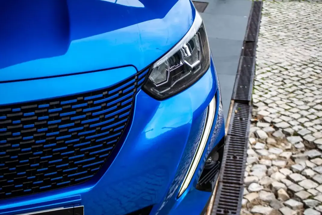 Peugeot e-2008 2021 - 20850 EUR, 60050 km - AUTO.MOTO.pt - 60050km - foto 8 de 44