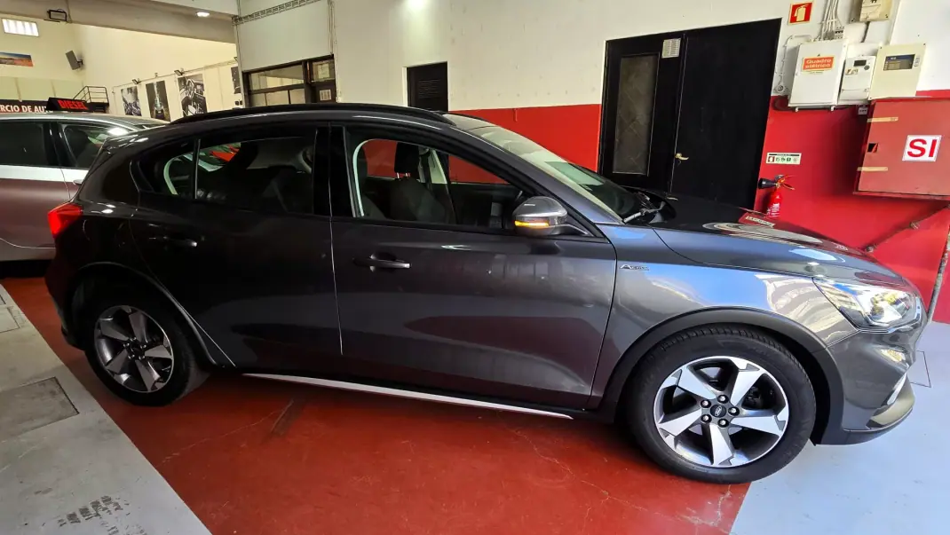 Ford Focus 2020 - 15990 EUR, 90544 km - AUTO.MOTO.pt - 90544km - foto 3 de 51