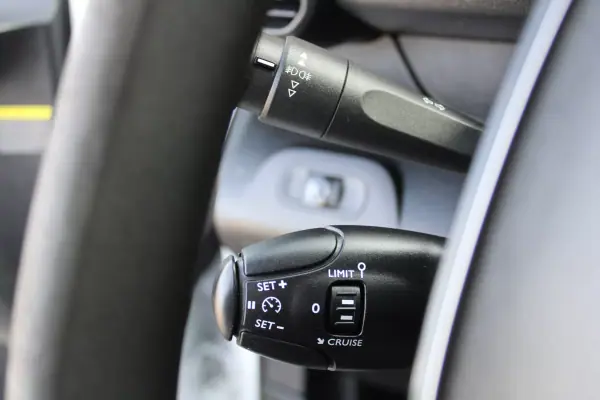 Peugeot Partner 1.5 BlueHDI Premium Longa 2020 - 14990 EUR, 176000 km - AUTO.MOTO.pt - 176000km - foto 12 de 18