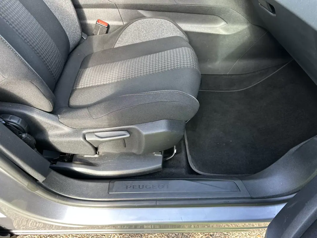 Peugeot 5008 2017 - 14900 EUR, 200000 km - 200000km - foto 62 de 63