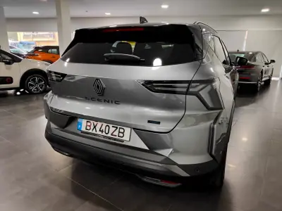 Renault Scénic E-Tech 2024 - 40990 EUR, 9000 km - AUTO.MOTO.pt - 9000km - foto 18 de 31