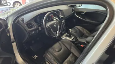 Volvo V40 Cross Country 2013 - 9900 EUR, 239930 km - AUTO.MOTO.pt - 239930km - foto 6 de 55