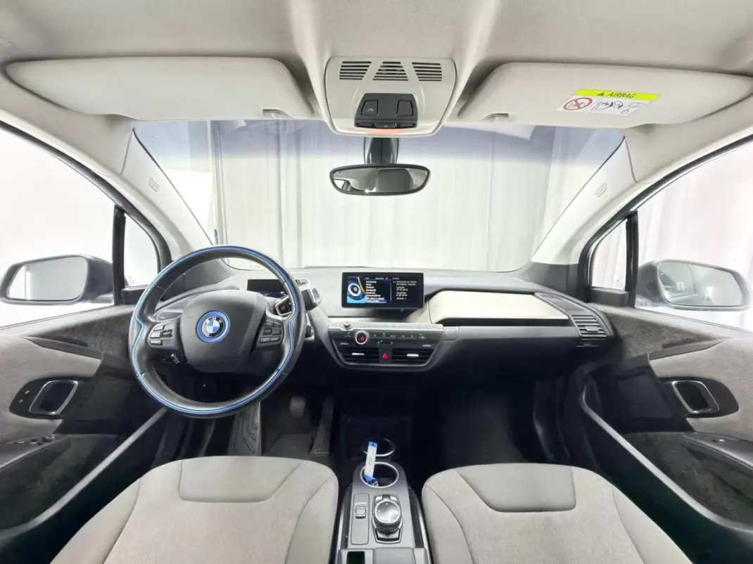 BMW i3 2014 - 10750 EUR, 118000 km - AUTO.MOTO.pt - 118000km - foto 10 de 23