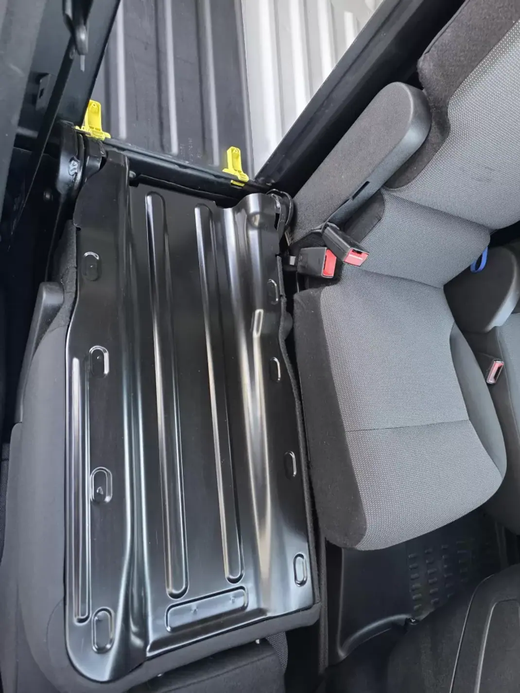 Peugeot Partner 2019 - 14900 EUR, 73560 km - AUTO.MOTO.pt - 73560km - foto 39 de 52