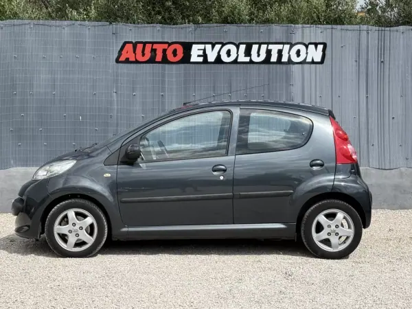 Peugeot 107 2008 - 5950 EUR, 139900 km - AUTO.MOTO.pt - 139900km - foto 2 de 13