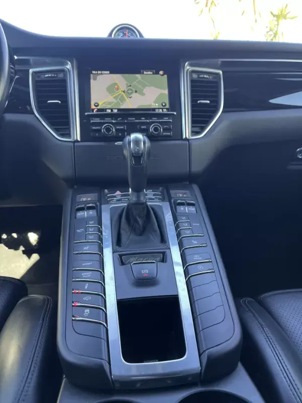 Porsche Macan 2014 - 39000 EUR, 218500 km - AUTO.MOTO.pt - 218500km - foto 19 de 37