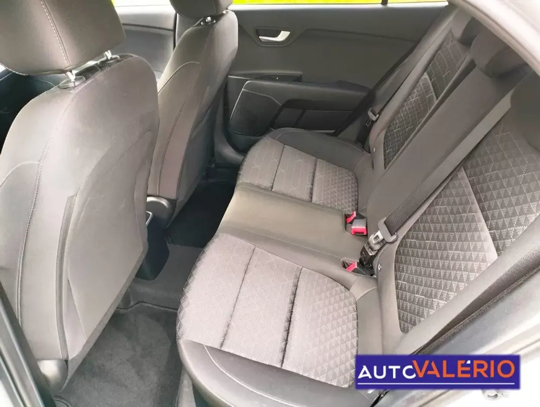 Kia Rio 2021 - 14450 EUR, 70980 km - AUTO.MOTO.pt - 70980km - foto 29 de 32