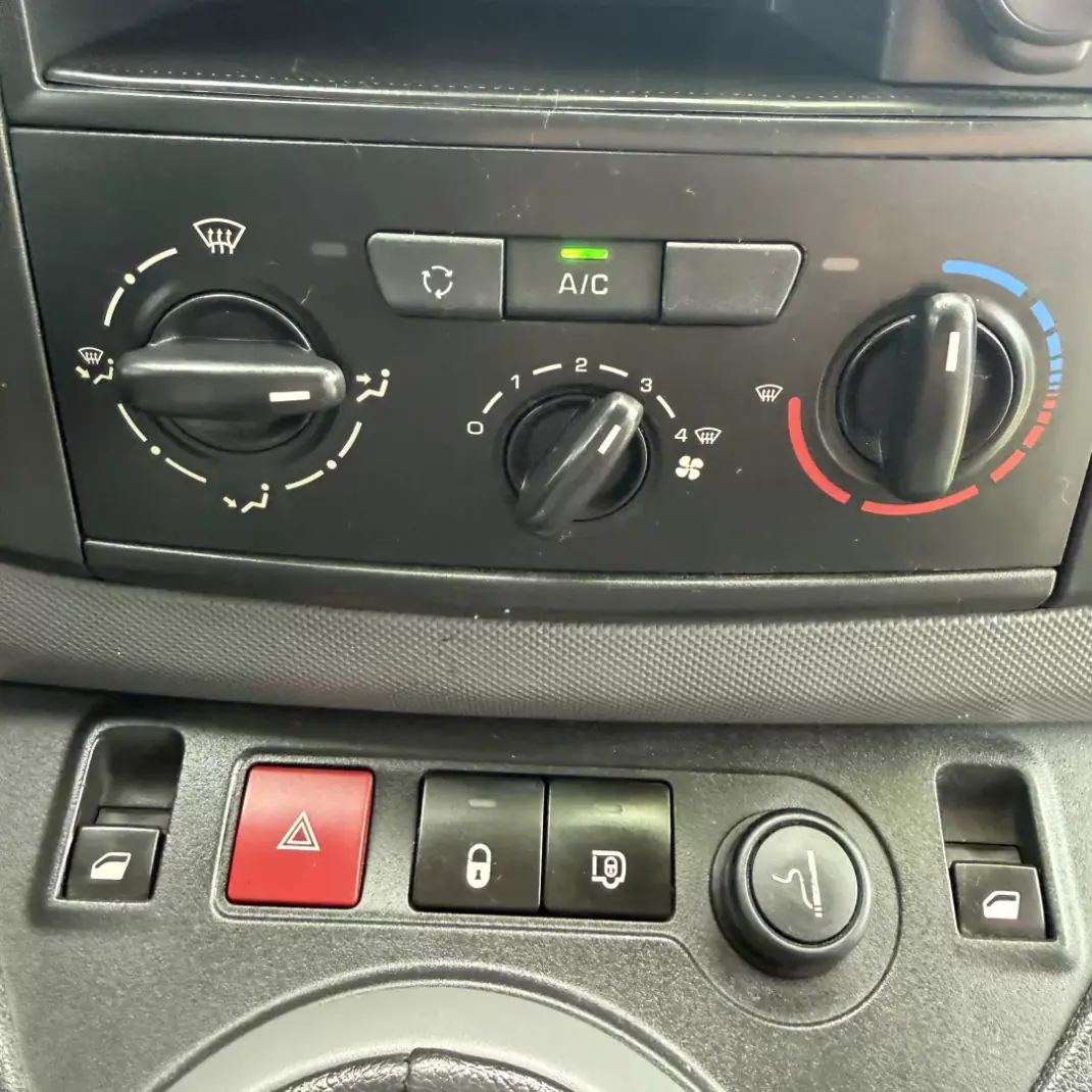 Citroën BERLINGO 1.6 HDI 600 C/AC 2018 - 10990 EUR, 190000 km - AUTO.MOTO.pt - 190000km - foto 12 de 15