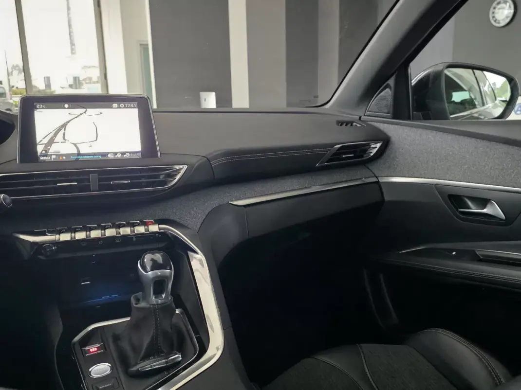 Peugeot 3008 2016 - 12990 EUR, 248403 km - 248403km - foto 13 de 28