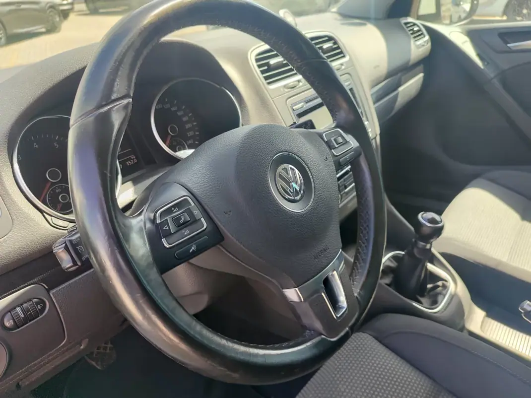 Volkswagen Golf 2011 - 10900 EUR, 176000 km - 176000km - foto 21 de 25