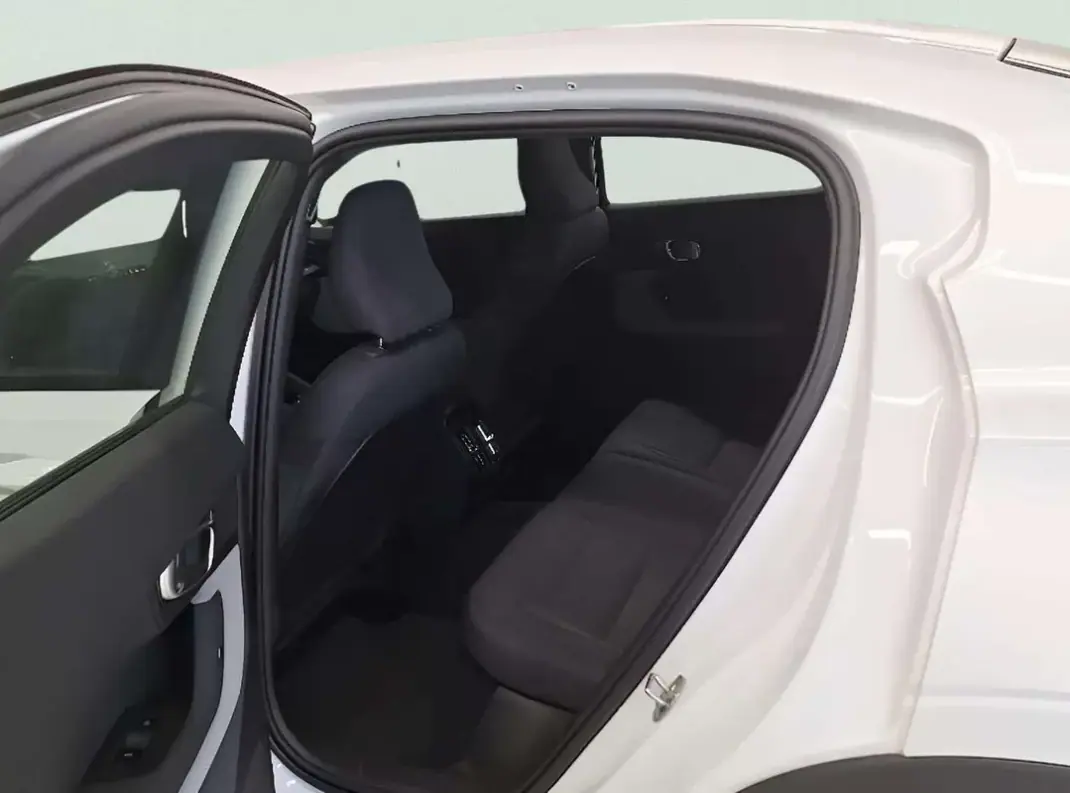Polestar 2 2024 - 37900 EUR, 24000 km - AUTO.MOTO.pt - 24000km - foto 11 de 17