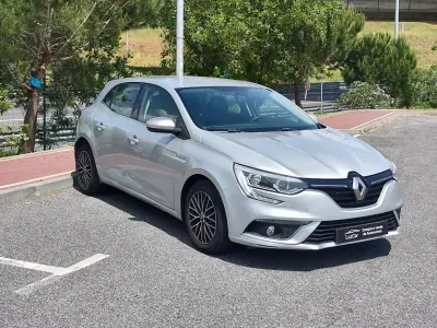 Renault Mégane 2016 - 8780 EUR, 252000 km - AUTO.MOTO.pt - 252000km - foto 4 de 36
