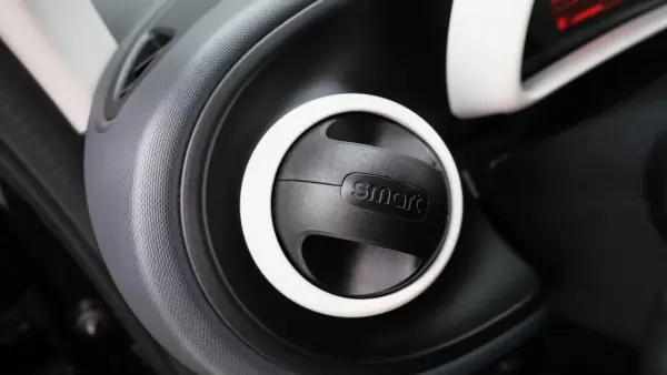 Smart Fortwo Cabrio 2017 - 11200 EUR, 73000 km - AUTO.MOTO.pt - 73000km - foto 10 de 23